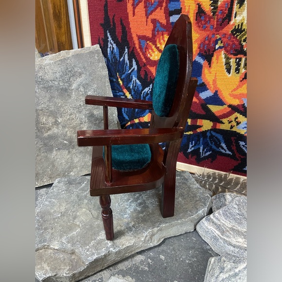 Regal Mini Throne Doll Chair or Plant Holder - Picture 5 of 15